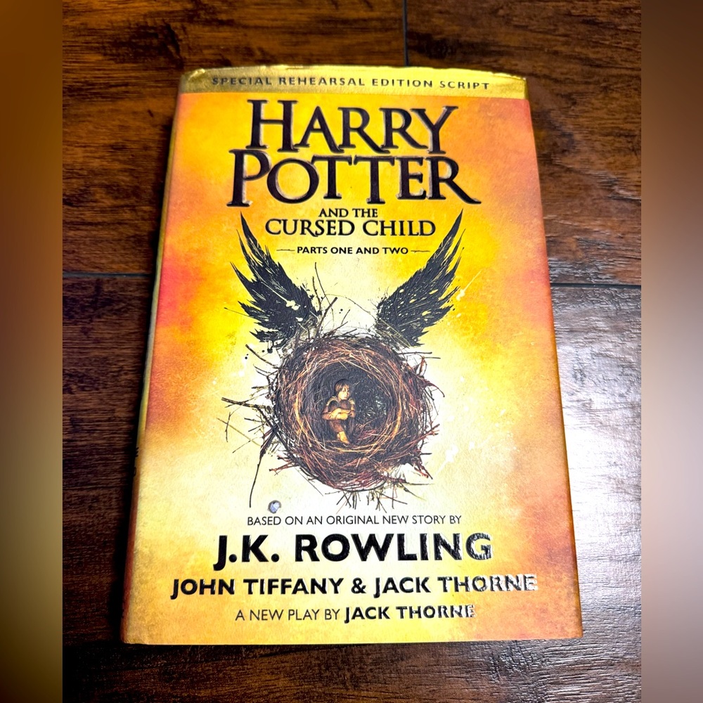 Harry Potter And The Curse Child Part 1 & 2 Official Script Limited Edition